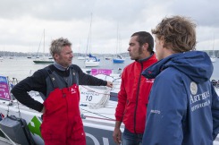 Arrivée Yann Elies à Falsmouth après son dématage La Solitai