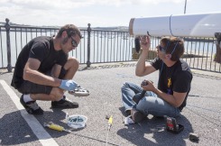 Changement du mat de Yann Elies (Groupe Queguiner) suite à son dematage lors de la 1ere etape de la Solitaire du Figaro Eric Bompard Cachemire 2014 - Plymouth le 12/06/2014