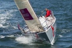 Arrivée à Cherbourg de Yann Elies skipper de Groupe Queguiner Leucémie Espoir à la 5ème place de la 4ème étape de la Solitaire du Figaro Eric Bompard Cachemire 2014