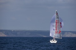 Yann Elies (Groupe Queguiner-Leucemie Espoir) en tete au passage du phare de Wolf Rock lors de la 3eme etape de la Solitaire du Figaro - Eric Bompard cachemire entre La Cornouaille et Torbay (Angleterre) - le 16/06/2015