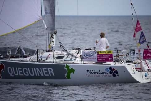 Yann Elies (Groupe Queguiner-Leucemie Espoir) en tete au passage du phare de Wolf Rock lors de la 3eme etape de la Solitaire du Figaro - Eric Bompard cachemire entre La Cornouaille et Torbay (Angleterre) - le 16/06/2015