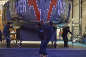 23 juin 2015, Lorient, mise à l'eau du monocoque 60 pieds IMOCA Queguiner, skipper, Yann Elies.