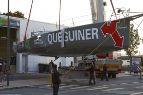 23 juin 2015, Lorient, mise à l'eau du monocoque 60 pieds IMOCA Queguiner, skipper, Yann Elies.