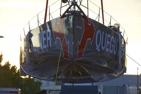 23 juin 2015, Lorient, mise à l'eau du monocoque 60 pieds IMOCA Queguiner, skipper, Yann Elies.