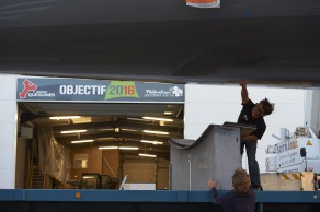 23 juin 2015, Lorient, mise à l'eau du monocoque 60 pieds IMOCA Queguiner, skipper, Yann Elies.