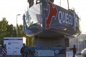 23 juin 2015, Lorient, mise à l'eau du monocoque 60 pieds IMOCA Queguiner, skipper, Yann Elies.