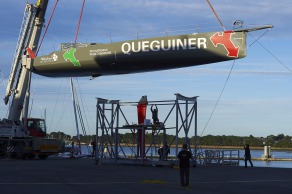 23 juin 2015, Lorient, mise à l'eau du monocoque 60 pieds IMOCA Queguiner, skipper, Yann Elies.