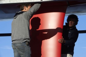 23 juin 2015, Lorient, mise à l'eau du monocoque 60 pieds IMOCA Queguiner, skipper, Yann Elies.