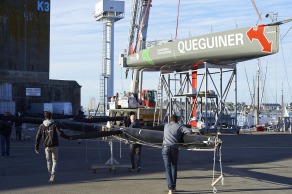 23 juin 2015, Lorient, mise à l'eau du monocoque 60 pieds IMOCA Queguiner, skipper, Yann Elies.