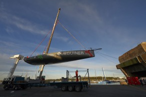 23 juin 2015, Lorient, mise à l'eau du monocoque 60 pieds IMOCA Queguiner, skipper, Yann Elies.