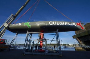 23 juin 2015, Lorient, mise à l'eau du monocoque 60 pieds IMOCA Queguiner, skipper, Yann Elies.