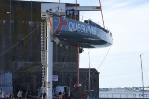 23 juin 2015, Lorient, mise à l'eau du monocoque 60 pieds IMOCA Queguiner, skipper, Yann Elies.