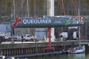 23 juin 2015, Lorient, mise à l'eau du monocoque 60 pieds IMOCA Queguiner, skipper, Yann Elies.