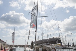 Bapteme du monocoque Imoca Groupe Queguiner-Leucemie Espoir - skipper : Yann Elies - Roscoff le 05/07/2015