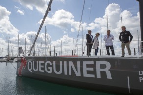 Bapteme du monocoque Imoca Groupe Queguiner-Leucemie Espoir - skipper : Yann Elies - Roscoff le 05/07/2015