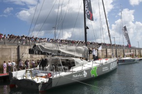 Bapteme du monocoque Imoca Groupe Queguiner-Leucemie Espoir - skipper : Yann Elies - Roscoff le 05/07/2015