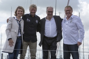 Bapteme du monocoque Imoca Groupe Queguiner-Leucemie Espoir - skipper : Yann Elies - Roscoff le 05/07/2015