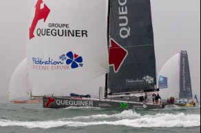 Le monocoque Imoca Groupe Queguiner-Leucemie Espoir (Yann Elies) au depart de l Artemis Challenge 2015 - Cowes, Ile de Wight, Angleterre - le 13/08/2015