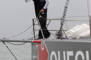 Le monocoque Imoca Groupe Queguiner-Leucemie Espoir (Yann Elies) au depart de l Artemis Challenge 2015 - Cowes, Ile de Wight, Angleterre - le 13/08/2015