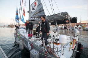 Ambiance avant le depart du monocoque Imoca Groupe Queguiner-Leucemie Espoir (Skipper : Yann Elies) avant le depart de la Transat Jacques Vabre 2015 - Le Havre le 25/10/2015