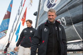 Ambiance avant le depart du monocoque Imoca Groupe Queguiner-Leucemie Espoir (Skipper : Yann Elies) avant le depart de la Transat Jacques Vabre 2015 - Le Havre le 25/10/2015