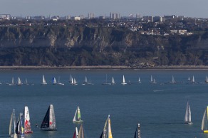 Depart du monocoque Imoca Groupe Queguiner-Leucemie Espoir (Skipper : Yann Elies) lors de la Transat Jacques Vabre 2015 - Le Havre le 25/10/2015