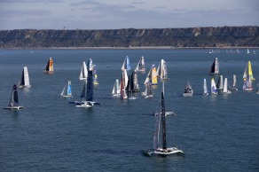 Depart du monocoque Imoca Groupe Queguiner-Leucemie Espoir (Skipper : Yann Elies) lors de la Transat Jacques Vabre 2015 - Le Havre le 25/10/2015