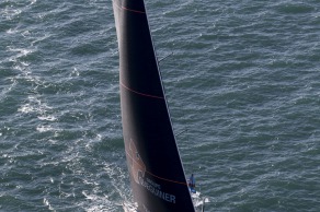 Depart du monocoque Imoca Groupe Queguiner-Leucemie Espoir (Skipper : Yann Elies) lors de la Transat Jacques Vabre 2015 - Le Havre le 25/10/2015