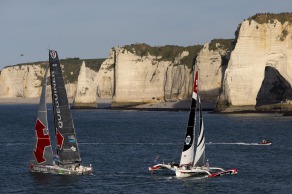 Depart du monocoque Imoca Groupe Queguiner-Leucemie Espoir (Skipper : Yann Elies) lors de la Transat Jacques Vabre 2015 - Le Havre le 25/10/2015