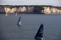 Depart du monocoque Imoca Groupe Queguiner-Leucemie Espoir (Skipper : Yann Elies) lors de la Transat Jacques Vabre 2015 - Le Havre le 25/10/2015