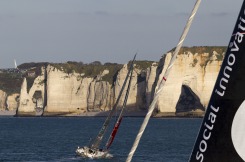 Depart du monocoque Imoca Groupe Queguiner-Leucemie Espoir (Skipper : Yann Elies) lors de la Transat Jacques Vabre 2015 - Le Havre le 25/10/2015