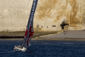 Depart du monocoque Imoca Groupe Queguiner-Leucemie Espoir (Skipper : Yann Elies) lors de la Transat Jacques Vabre 2015 - Le Havre le 25/10/2015