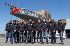 Mise a l eau du monocoque Imoca Queguiner-Leucemie Espoir - Skipper : Yann Elies - Lorient le 18/04/2016