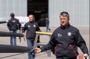 Mise a l eau du monocoque Imoca Queguiner-Leucemie Espoir - Skipper : Yann Elies - Lorient le 18/04/2016