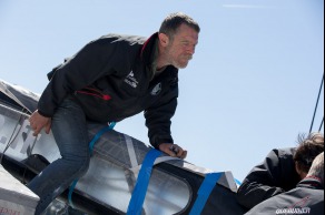 Mise a l eau du monocoque Imoca Queguiner-Leucemie Espoir - Skipper : Yann Elies - Lorient le 18/04/2016