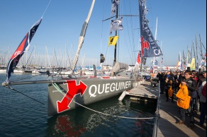 Ambiance sur les pontons du Vendee Globe 2016 avant le depart - Yann Elies, skipper de l Imoca Queguiner-Leucemie Espoir - Les Sables d'Olonne le 02/11/2016