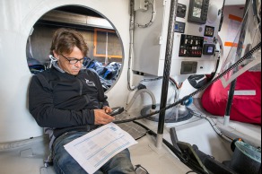 Ambiance sur les pontons du Vendee Globe 2016 avant le depart - Yann Elies, skipper de l Imoca Queguiner-Leucemie Espoir - Les Sables d'Olonne le 02/11/2016