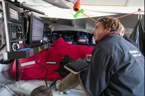 Ambiance sur les pontons du Vendee Globe 2016 avant le depart - Yann Elies, skipper de l Imoca Queguiner-Leucemie Espoir - Les Sables d'Olonne le 02/11/2016