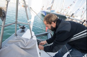 Ambiance sur les pontons du Vendee Globe 2016 avant le depart - Yann Elies, skipper de l Imoca Queguiner-Leucemie Espoir - Les Sables d'Olonne le 02/11/2016