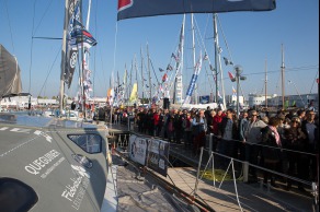 Ambiance sur les pontons du Vendee Globe 2016 avant le depart - Yann Elies, skipper de l Imoca Queguiner-Leucemie Espoir - Les Sables d'Olonne le 02/11/2016