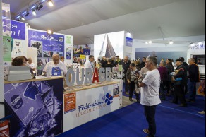 Ambiance sur les pontons du Vendee Globe 2016 avant le depart - Yann Elies, skipper de l Imoca Queguiner-Leucemie Espoir - Les Sables d'Olonne le 02/11/2016