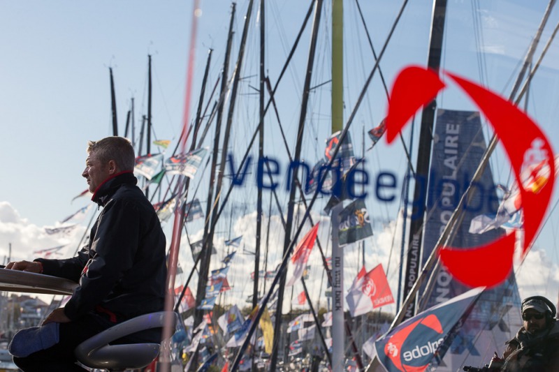 Ambiance sur les pontons du Vendee Globe 2016 - Yann Elies, skipper de l Imoca Queguiner-Leucemie Espoir - Les Sables d Olonne le 05/11/2016