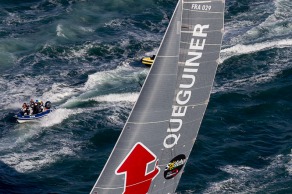 Yann Elies, skipper de l Imoca Queguiner-Leucemie Espoir lors du depart du Vendee Globe 2016 - Les Sables d'Olonne le 06/11/2016