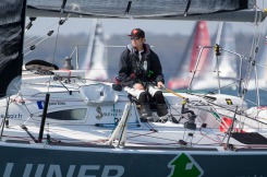 Yann Elies, skipper du Figaro Queguiner-Leucemie Espoir lors du depart de la Solo Concarneau 2017 - le 06/04/2017