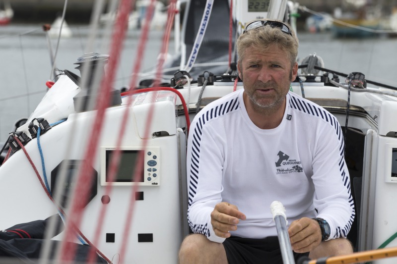 Yann Elies (Queguiner-Leucemie Espoir) lors du départ des pontons de la 3ème étape de la Solitaire URGO Le Figaro